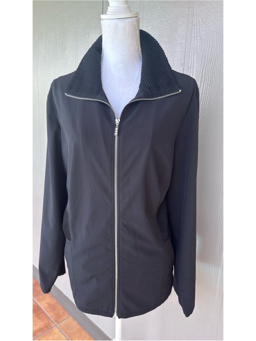 Chico’s Zenergy Black Zip Front Jacket Size 3